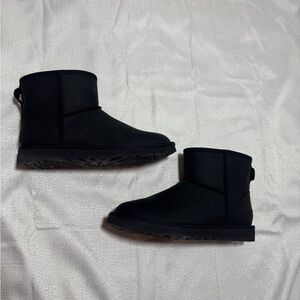 Black Ankle mini Ugg boots size 8